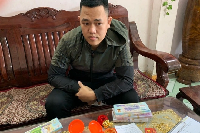 quang nam khen thuong 2 cong dan bat ten cuop tiem vang hinh 2