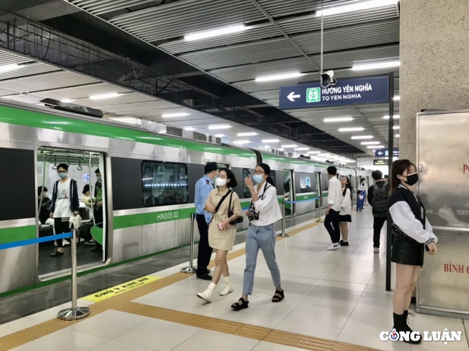 gan 54 nghin luot hanh khach di tau dien cat linh sau 3 ngay ban ve thu tien hinh 1