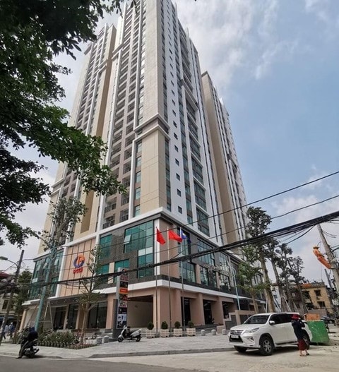 ha noi nguoi phu nu tu vong sau khi roi tu tang cao chung cu hinh 1