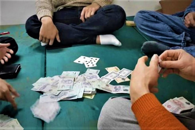 nghi bi gian lan khi danh bac 2 thanh nien thue nguoi hanh hung doi phuong hinh 1