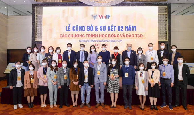 vingroup trao 40 ty hoc bong dao tao 300 thac si tien si trong nuoc hinh 1