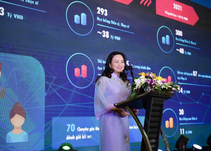 vingroup trao 40 ty hoc bong dao tao 300 thac si tien si trong nuoc hinh 4