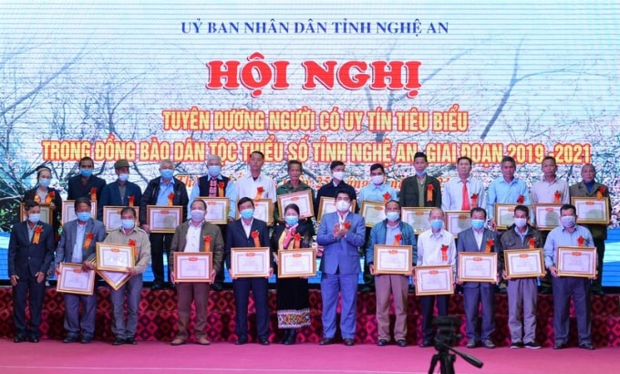 nguoi co uy tin  cau noi dac biet trong dong bao dan toc thieu so o nghe an hinh 2