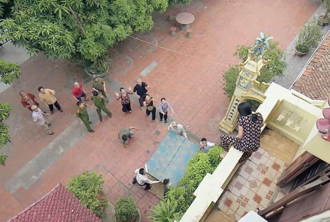 pho trong lang tap 13 lanh dao xa bao che cho ong trung hinh 1