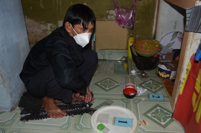 bat giu doi tuong giau ma tuy trong ong nhua hinh 1