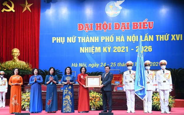 phat huy vai tro vi the cua phu nu thu do hinh 1