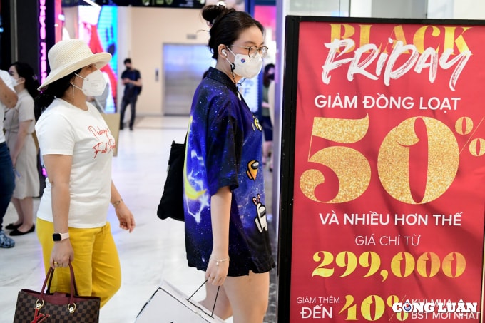 khong con canh chen lan xo day gianh do giam gia trong ngay black friday hinh 1
