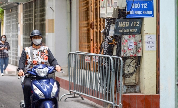 tim nguoi toi cho giang vo quan pho o hong ha ha noi lien quan ca covid 19 hinh 1