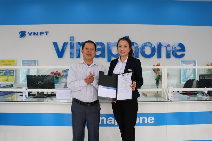 trao tra vi va giay to quan trong cho khach hang de quen nhan vien vinaphone nhan duoc thu cam on hinh 2