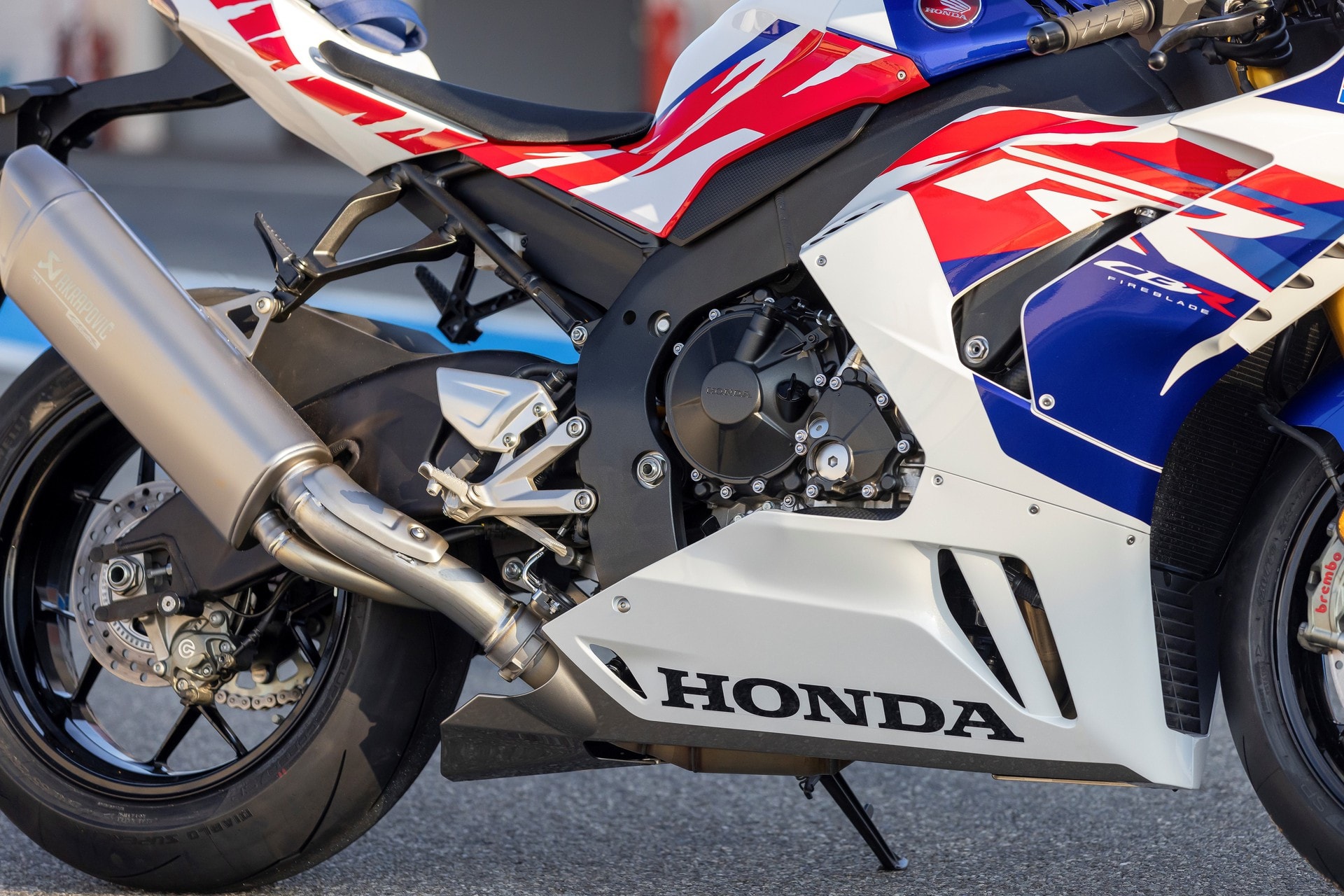honda cbr1000rr r ra mat duoc nang cap hieu nang va co them ban dac biet hinh 7