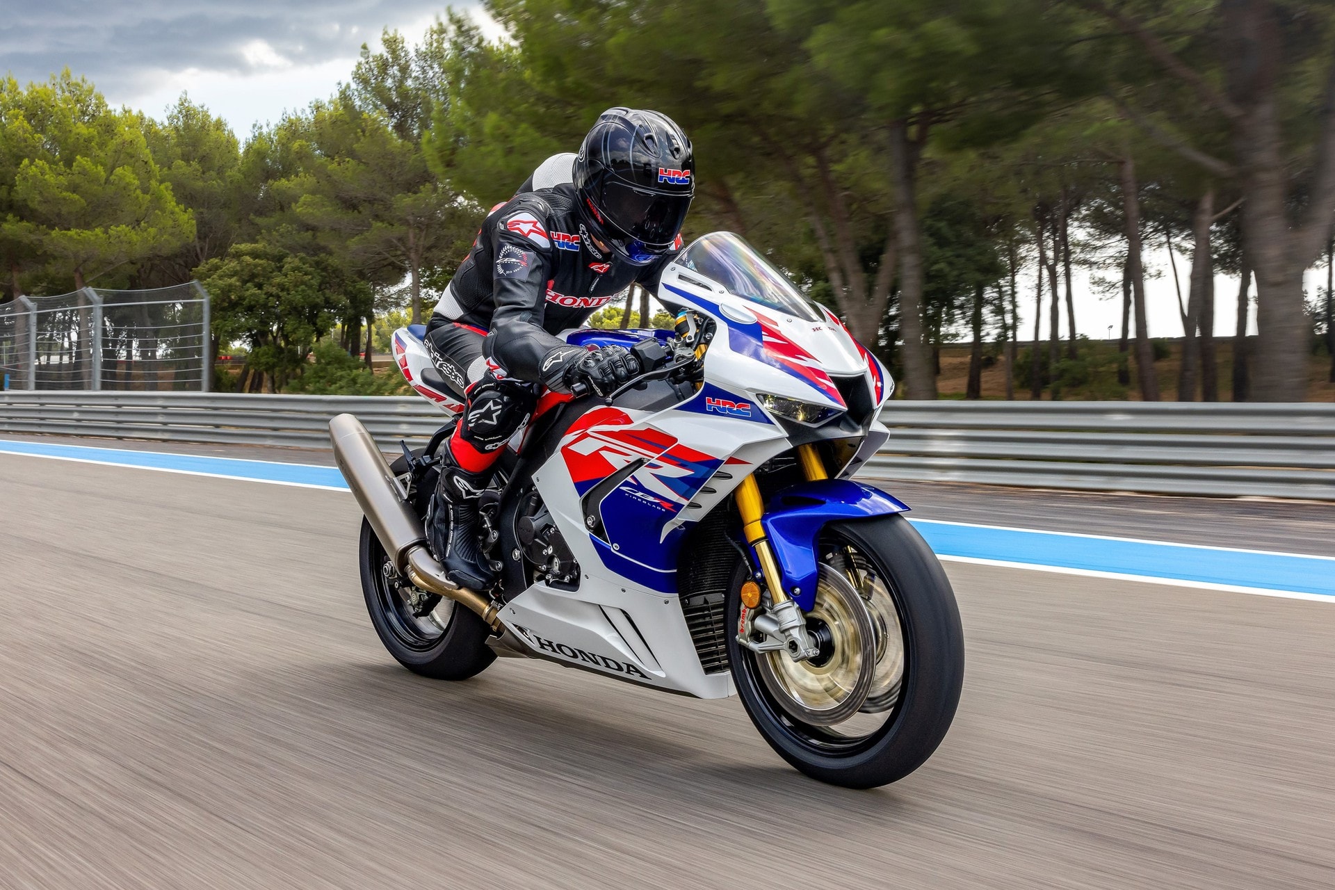 honda cbr1000rr r ra mat duoc nang cap hieu nang va co them ban dac biet hinh 9