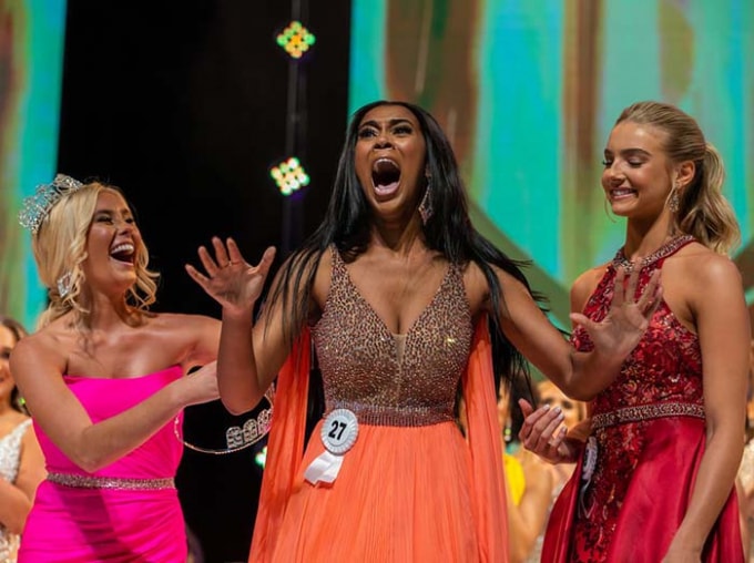 breanna myles bat nga khi dang quang cuoc thi miss teen usa 2021 hinh 1