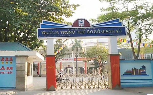 ha noi 2 hoc sinh truong thcs giang vo phan ung sau tiem vaccine covid 19 hinh 1