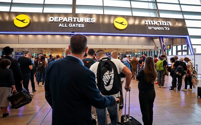 israel dong cua bien gioi duc phat hien 2 ca nhiem omicron dau tien hinh 1