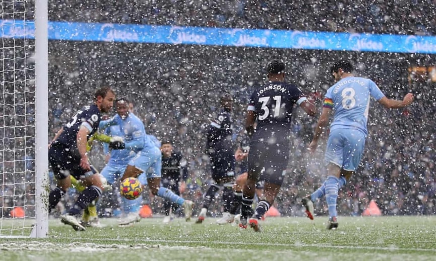 man city doi lai ngoi nhi bang tu tay liverpool hinh 2