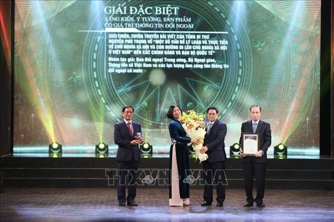 le trao giai thuong toan quoc ve thong tin doi ngoai lan vii hinh 2