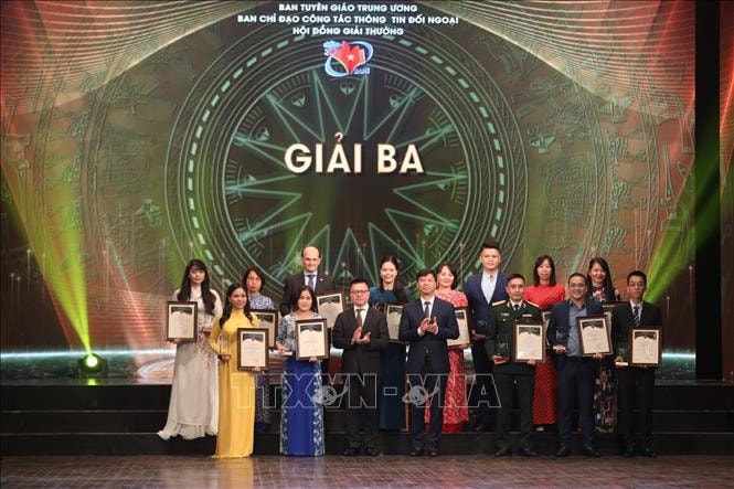 le trao giai thuong toan quoc ve thong tin doi ngoai lan vii hinh 5