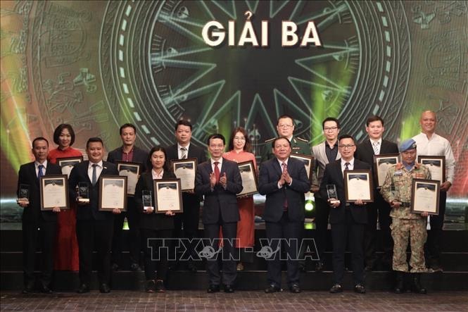 le trao giai thuong toan quoc ve thong tin doi ngoai lan vii hinh 6