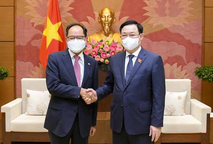 chu tich quoc hoi vuong dinh hue tiep dai su han quoc tai viet nam hinh 1