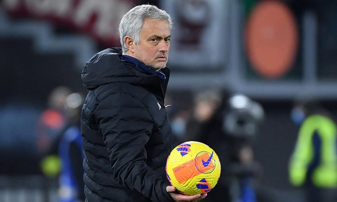 mourinho lo sot vo sau chan thuong cua tru cot trong chien thang cua roma truoc torino hinh 1