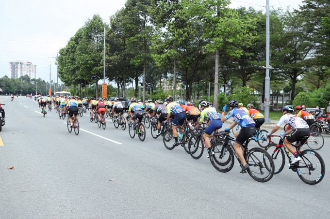 nhung but pha ngoan muc o giai dua xe dap binh duong tranh cup number 1 hinh 2