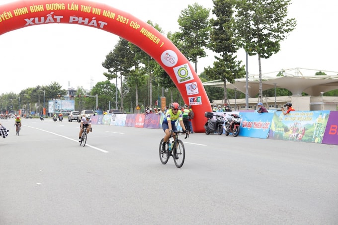 nhung but pha ngoan muc o giai dua xe dap binh duong tranh cup number 1 hinh 3