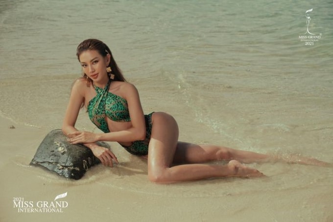 miss grand international thuy tien lot top 5 cuoc binh chon thi sinh mac ao tam dep nhat hinh 3