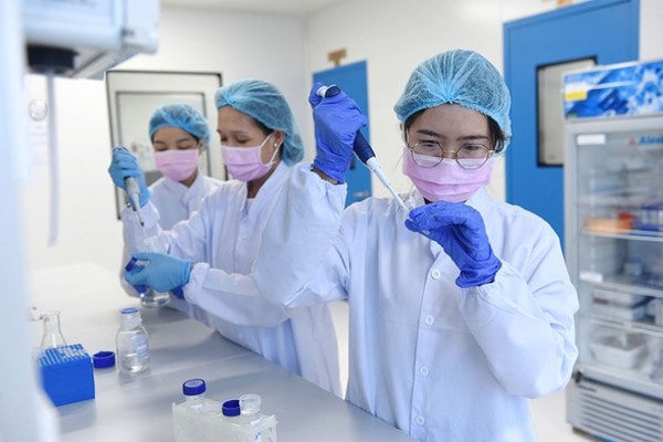 who ung ho viet nam tro thanh trung tam san xuat vaccine covid 19 hinh 1