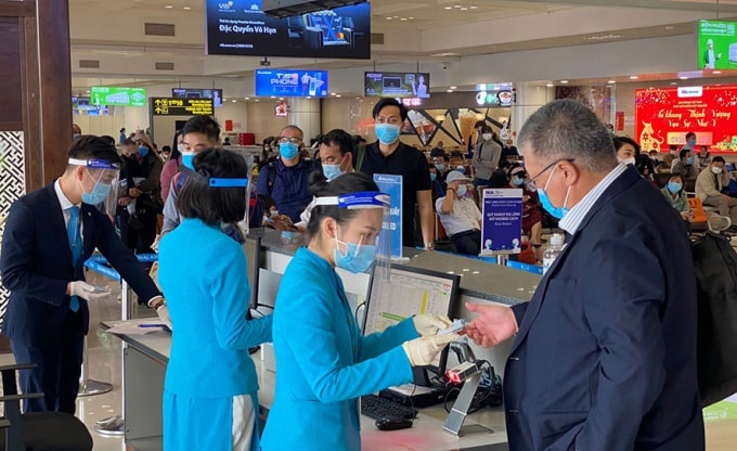 vua duoc khoi dong bay tro lai cac hang hang khong lai lo sot vo vi bien chung omicron hinh 2
