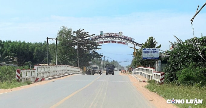 xe ben cho dat cat un un tu trong rung cao su o binh thuan hinh 8