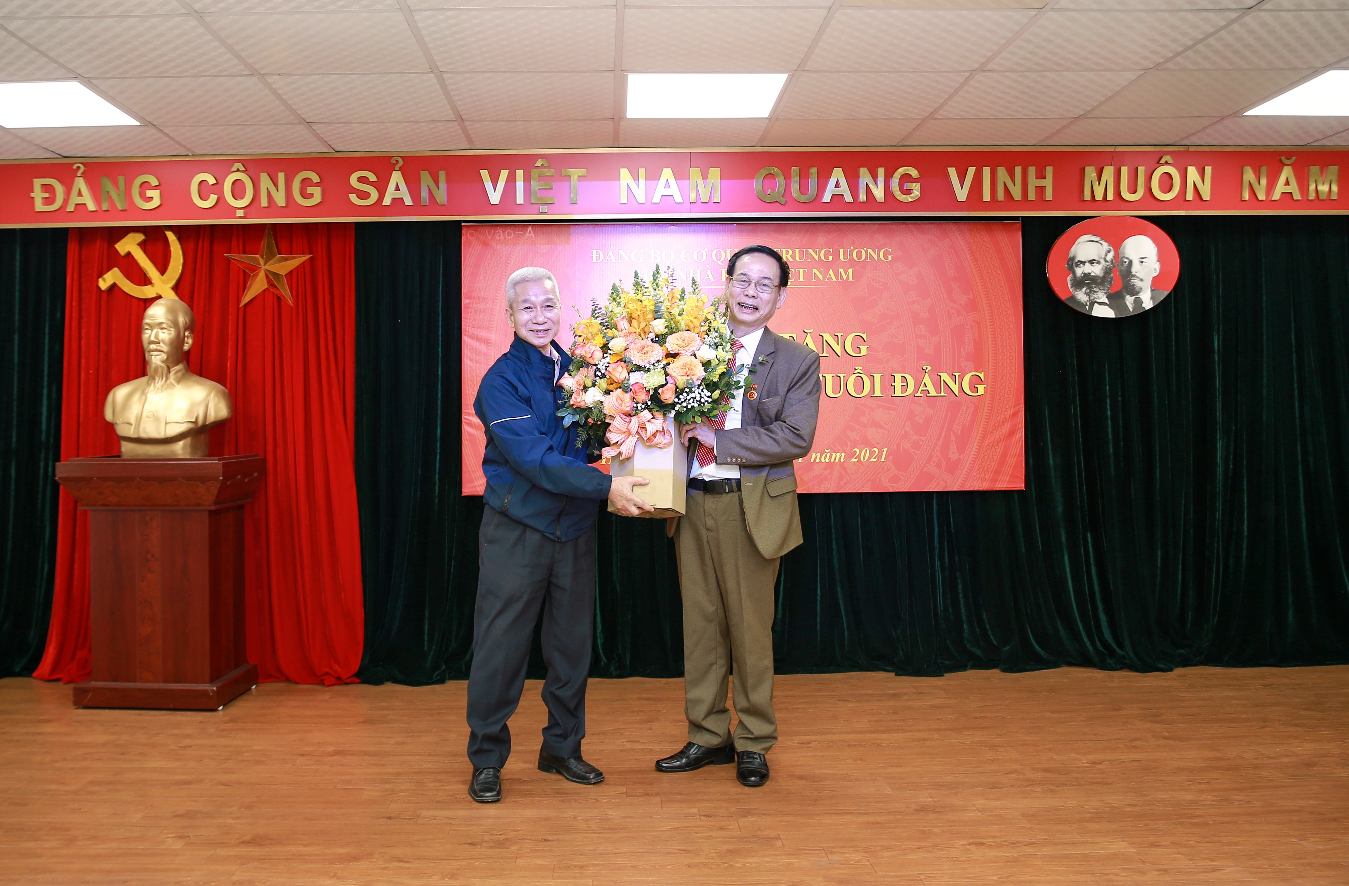 hoi nghi quan triet tuyen truyen va thuc hien nghi quyet dai hoi xiii cua dang bo khoi cac co quan trung uong hinh 4
