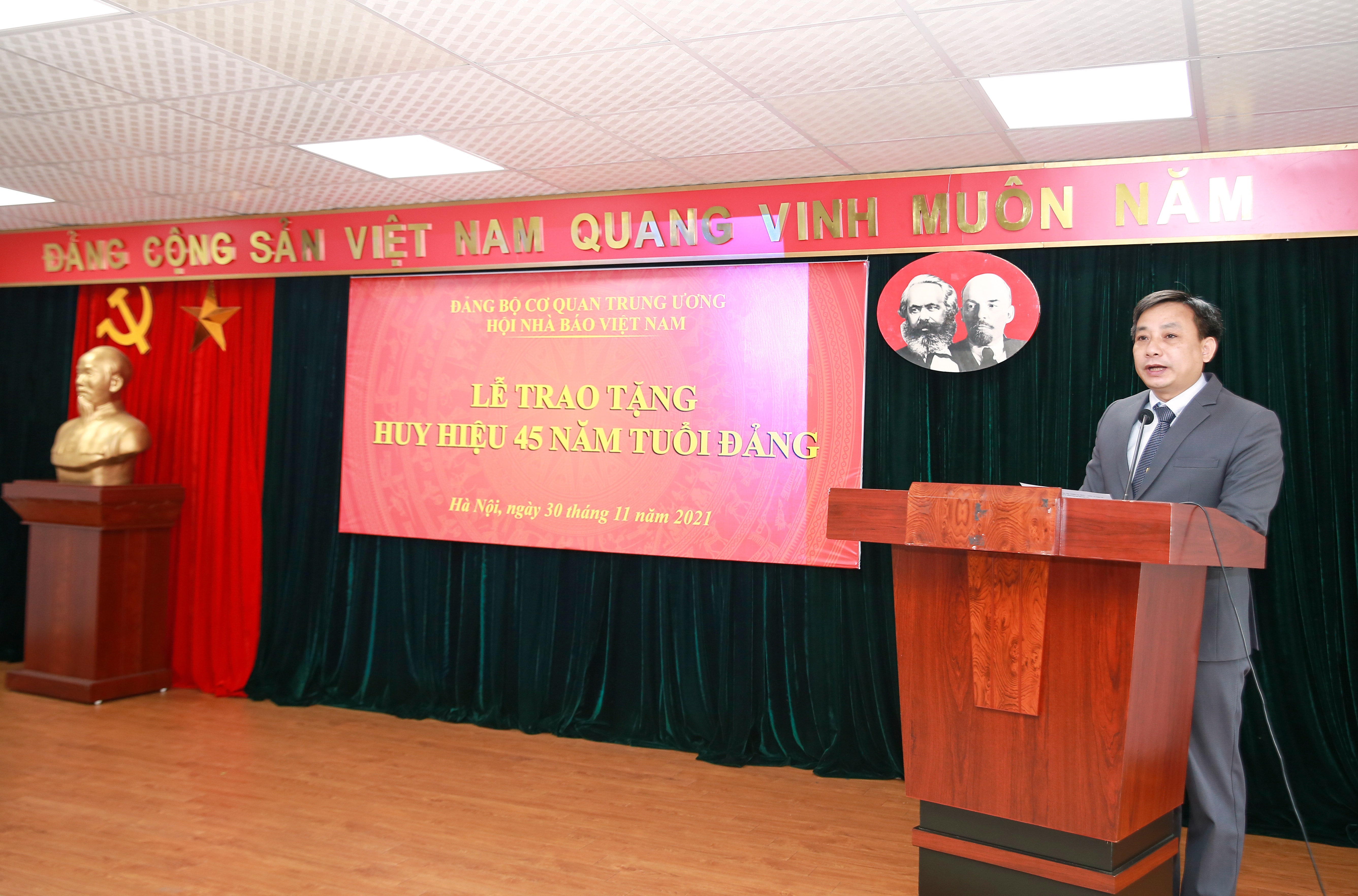 hoi nghi quan triet tuyen truyen va thuc hien nghi quyet dai hoi xiii cua dang bo khoi cac co quan trung uong hinh 5