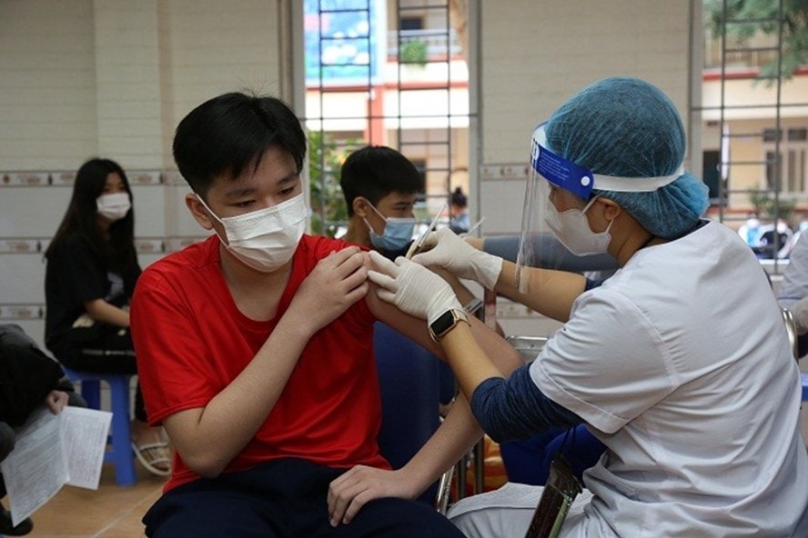 ha noi tam dung tiem cho hoc sinh 2 lo vaccine duoc gia han them 3 thang hinh 1
