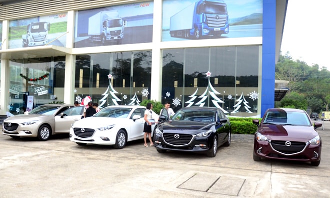 ngay dau giam 50 le phi truoc ba o to luong khach hang den showroom o to tang manh hinh 2
