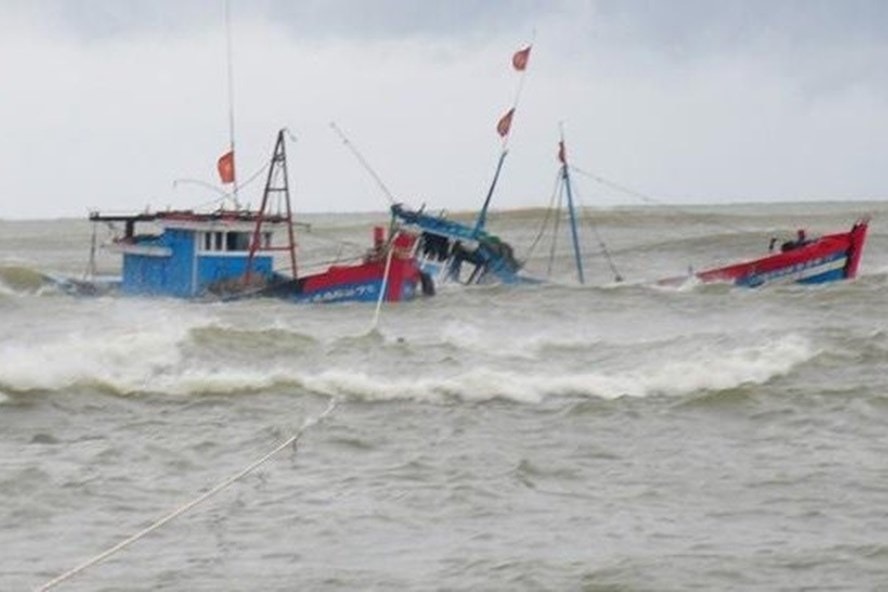 nghe an chim tau danh ca 5 ngu dan mat tich ngoai khoi hinh 1