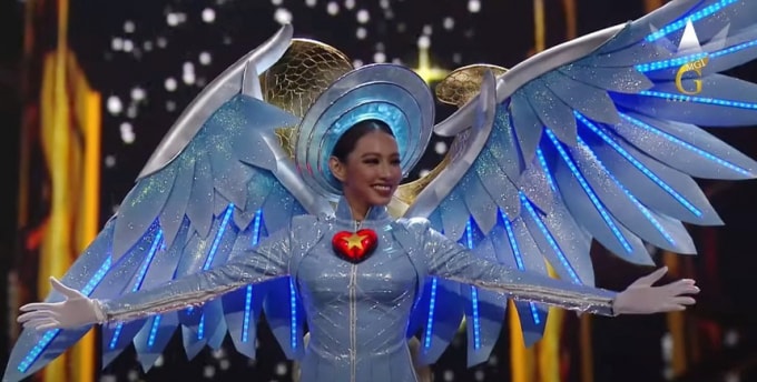 su co cua thuy tien trong phan thi trang phuc dan toc tai miss grand 2021 hinh 2