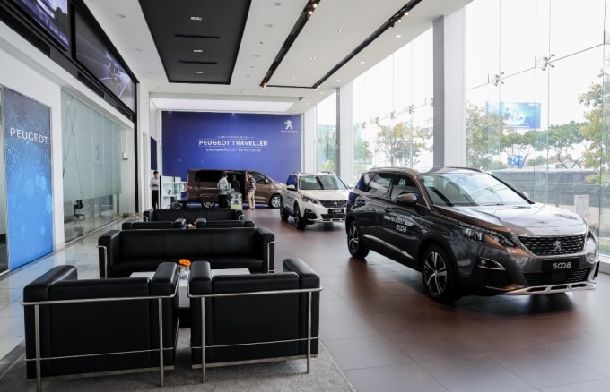 ngay dau giam 50 le phi truoc ba o to luong khach hang den showroom o to tang manh hinh 1