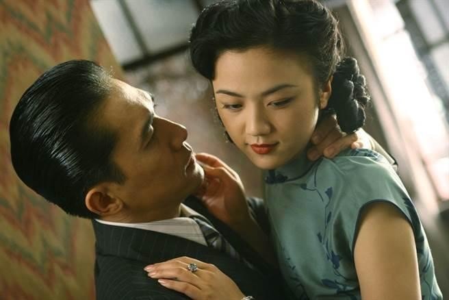 anh de luong trieu vy va nhung vai dien nang tinh tren man anh hinh 6