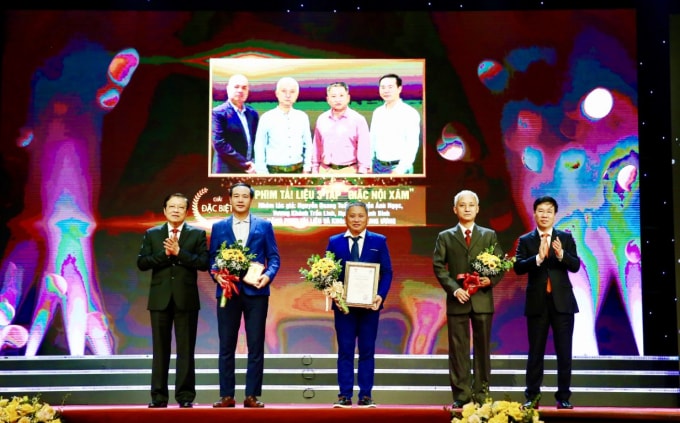 tren tat ca nguoi lam phim tai lieu phai giu duoc lua nhiet huyet trong tim hinh 1