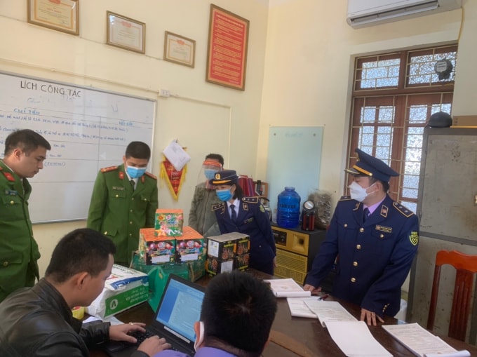 nghe an phat hien hon 20kg phao no do nuoc ngoai san xuat hinh 1