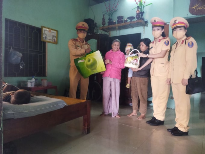 hang nghin tui qua an sinh duoc trao tang den ba con vung dich hinh 2