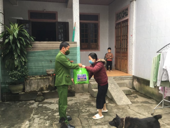 hang nghin tui qua an sinh duoc trao tang den ba con vung dich hinh 3