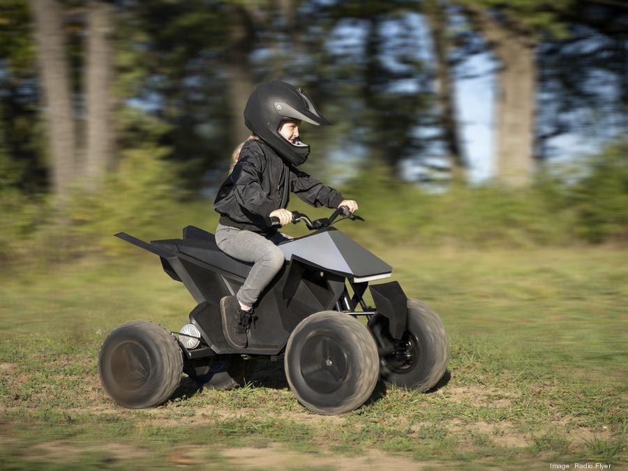 tesla gioi thieu xe dien cyberquad danh rieng cho tre em hinh 2