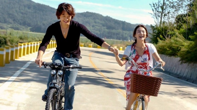 loat vai dien lam nen ten tuoi cua song hye kyo hinh 6