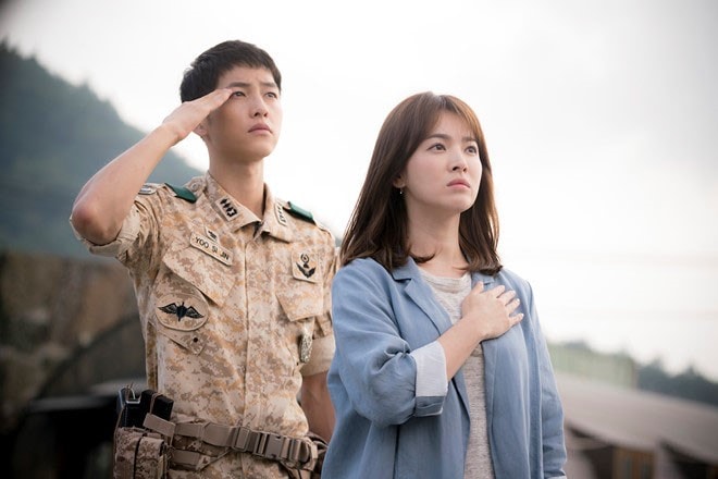 loat vai dien lam nen ten tuoi cua song hye kyo hinh 10
