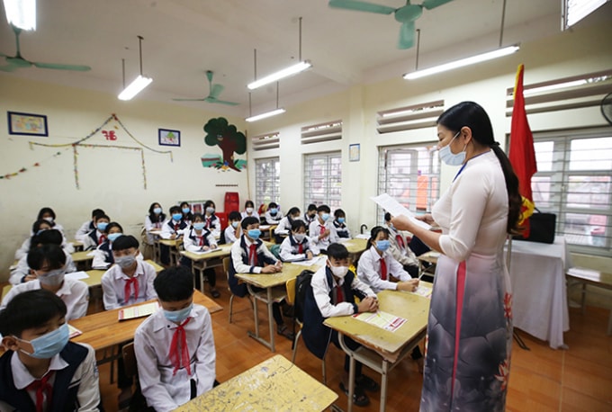 ha noi dieu chinh phuong an cho hoc sinh tro lai truong chi hoc sinh lop 12 di hoc truc tiep hinh 1