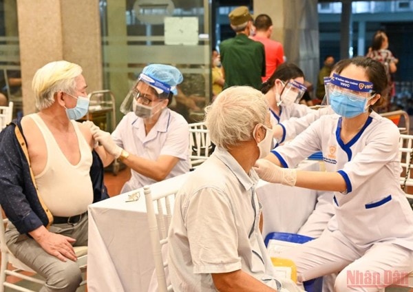 bo y te hoa toc thuc cac tinh day nhanh tiem vaccine phong covid 19 hinh 1