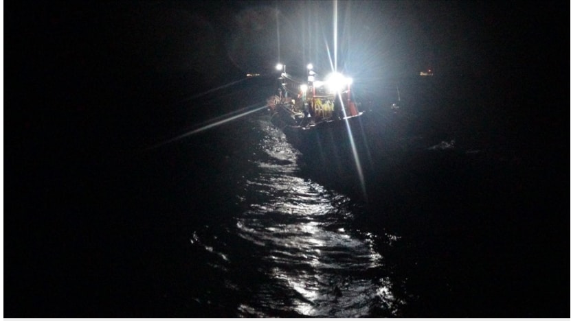 kien giang kip thoi ho tro dua ngu dan bi nan tren bien vao bo chua tri hinh 1
