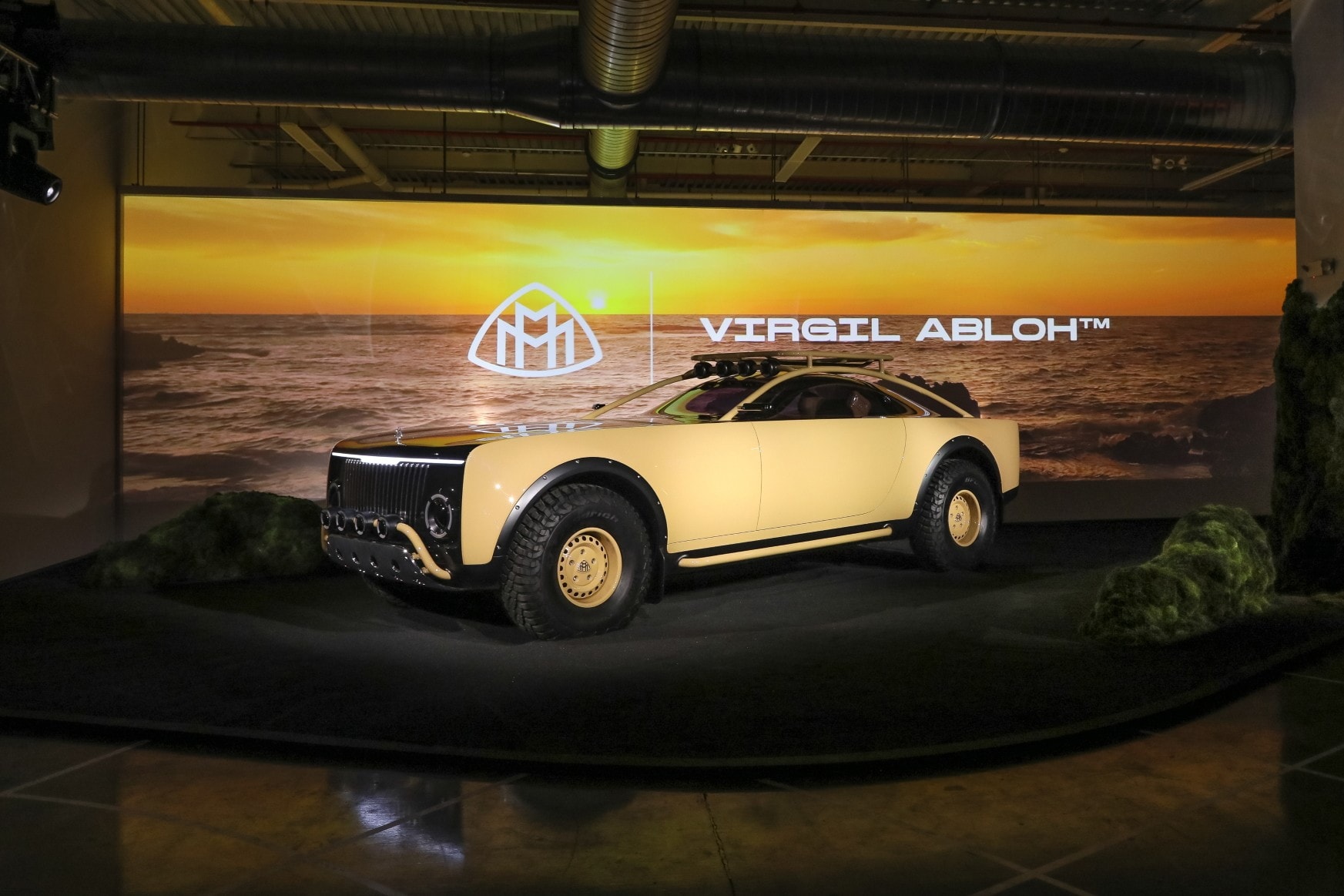mercedes maybach bien hinh thanh xe off road chay dien hinh 1