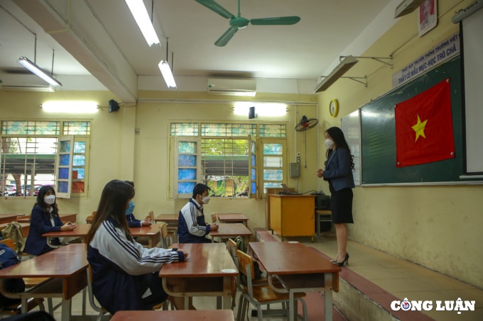 ha noi 50 hoc sinh khoi 12 bat dau den truong hoc truc tiep hinh 9